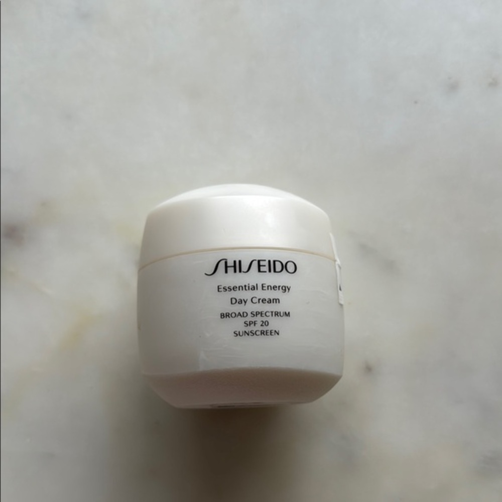 Shiseido Essential Energy Day Cream spf 20